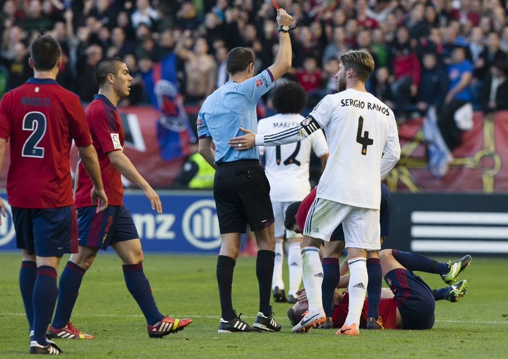 Foto: Sergio Ramos en el momento de ser expulsado ante Osasuna.