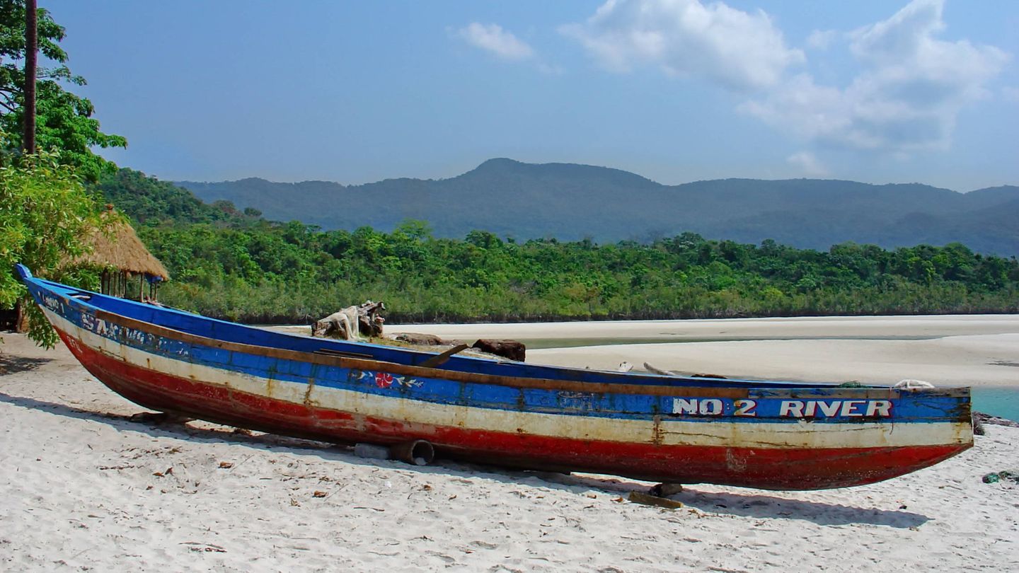 Playa Number Two, en Sierra Leona. (Hussein Kefel / Wikimedia Commons)