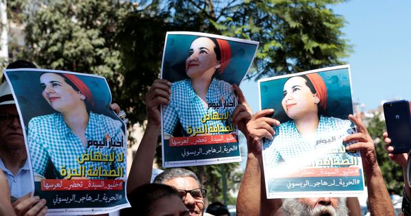 Foto: Protestas tras la sentencia firme contra una periodista marroquí condenada a un año de prisión y sexo "extramarital". (Reuters)
