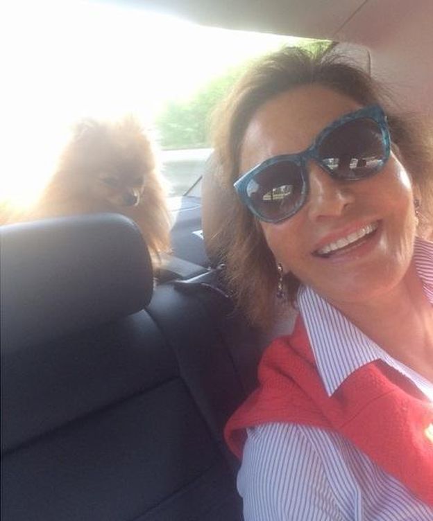 Foto: Naty Abascal junto a Poppy, el perrito del socio de Valentino (Instagram)