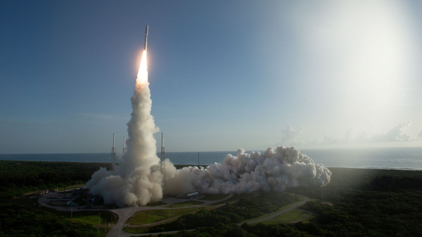 Lanzamiento del cohete Alliance Atlas V que lleva el rover Perseverance. Foto:  NASA Joel Kowsky Handout via REUTERS