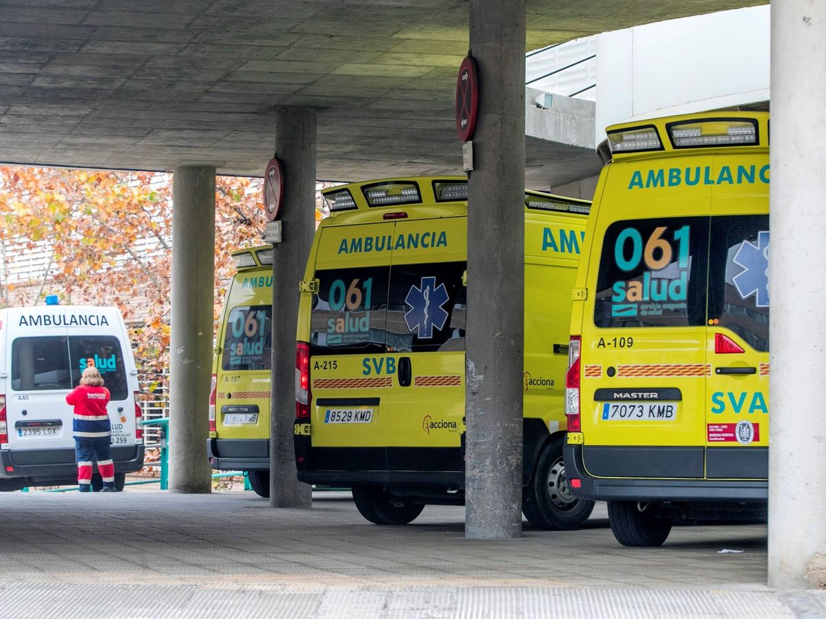 Foto: Ambulancias en Zaragoza. (EFE)