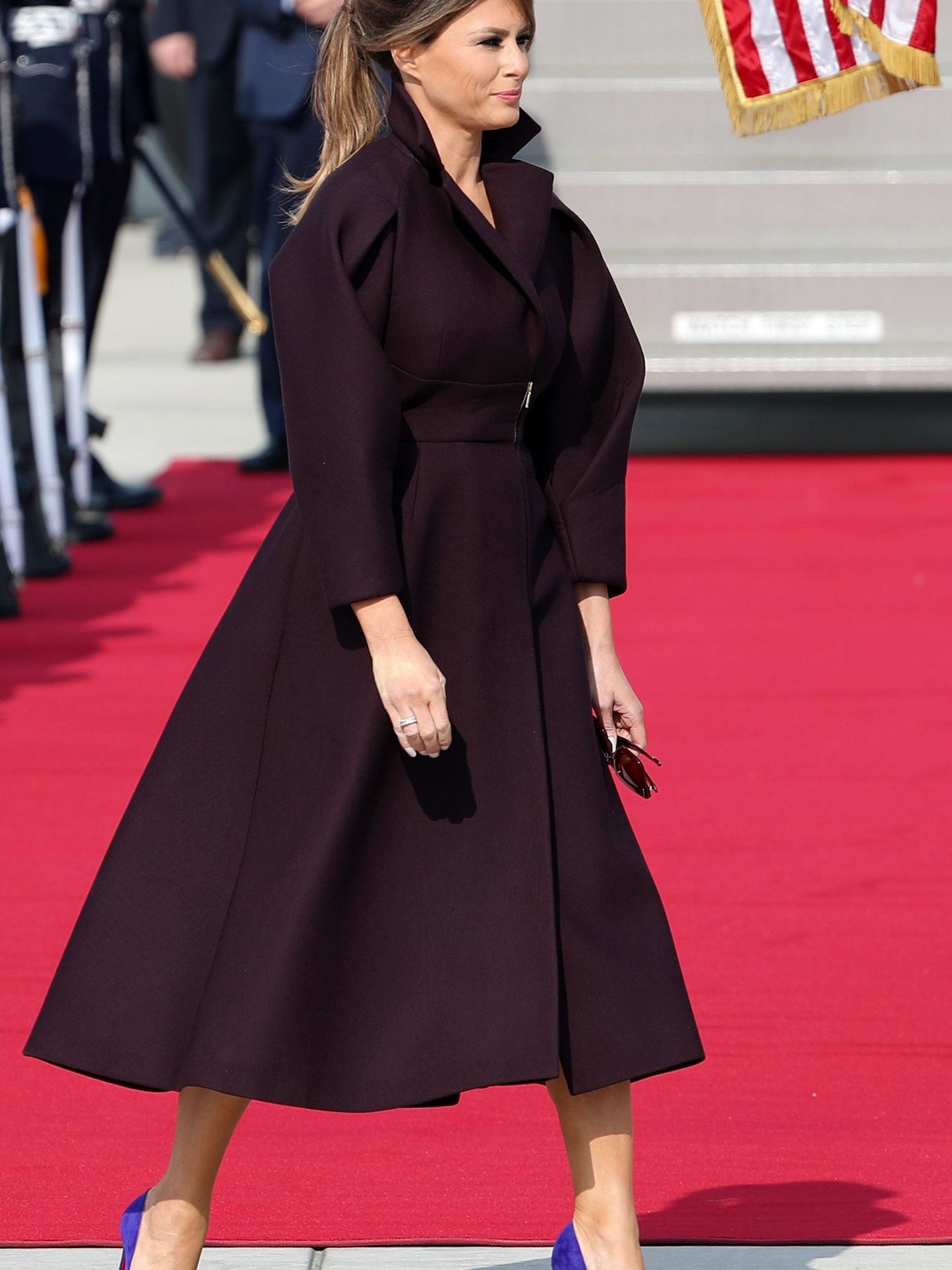 Melania Trump con un vestido-abrigo de Delpozo. (EFE)