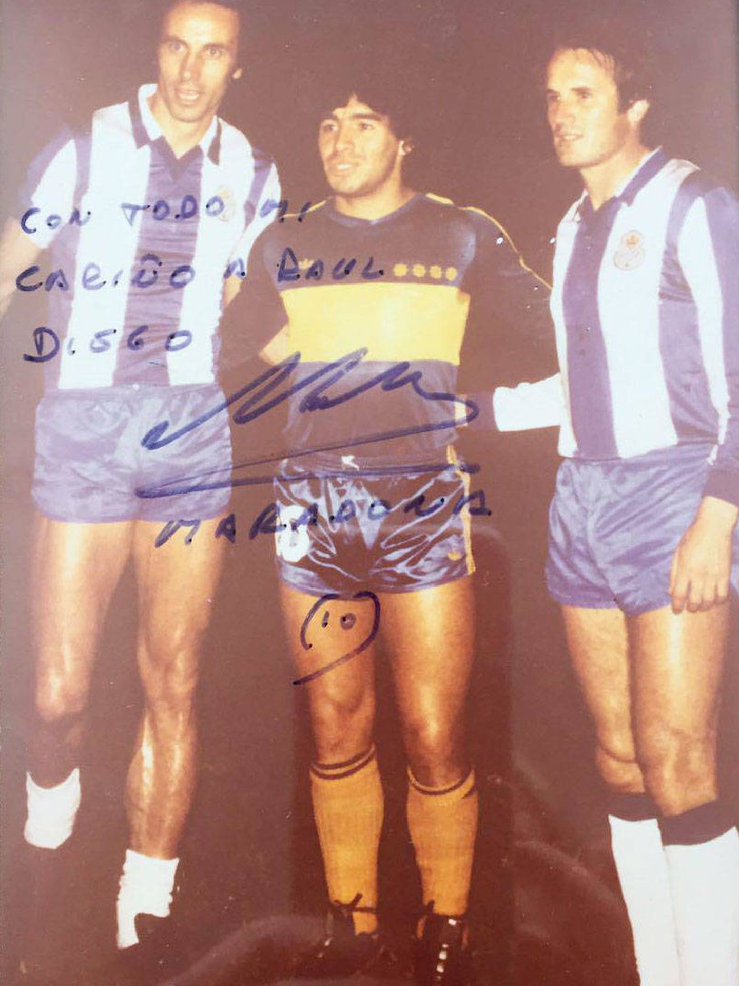 Foto dedicada por Maradona a Raúl Longhi. (Archivo personal)