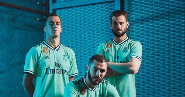 Iluminar ley audible Así es la tercera camiseta del Real Madrid: verde intenso e inspirada en el  Bernabéu