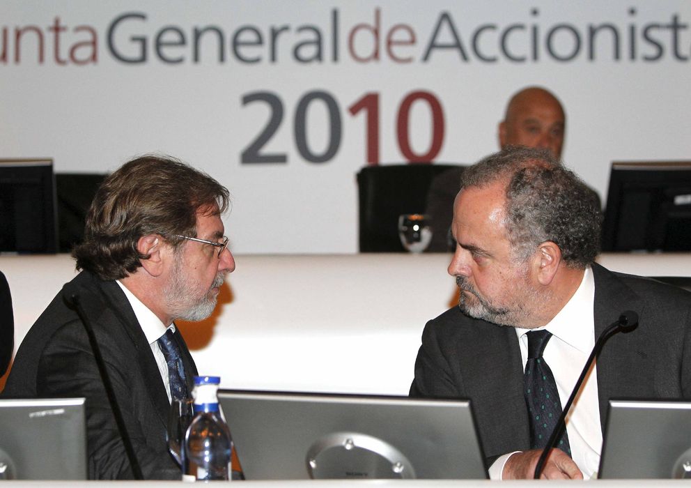 Foto: El presidente del Grupo Prisa, Juan Luis Cebrián, junto a Ignacio Polanco, presidente de honor. (EFE)