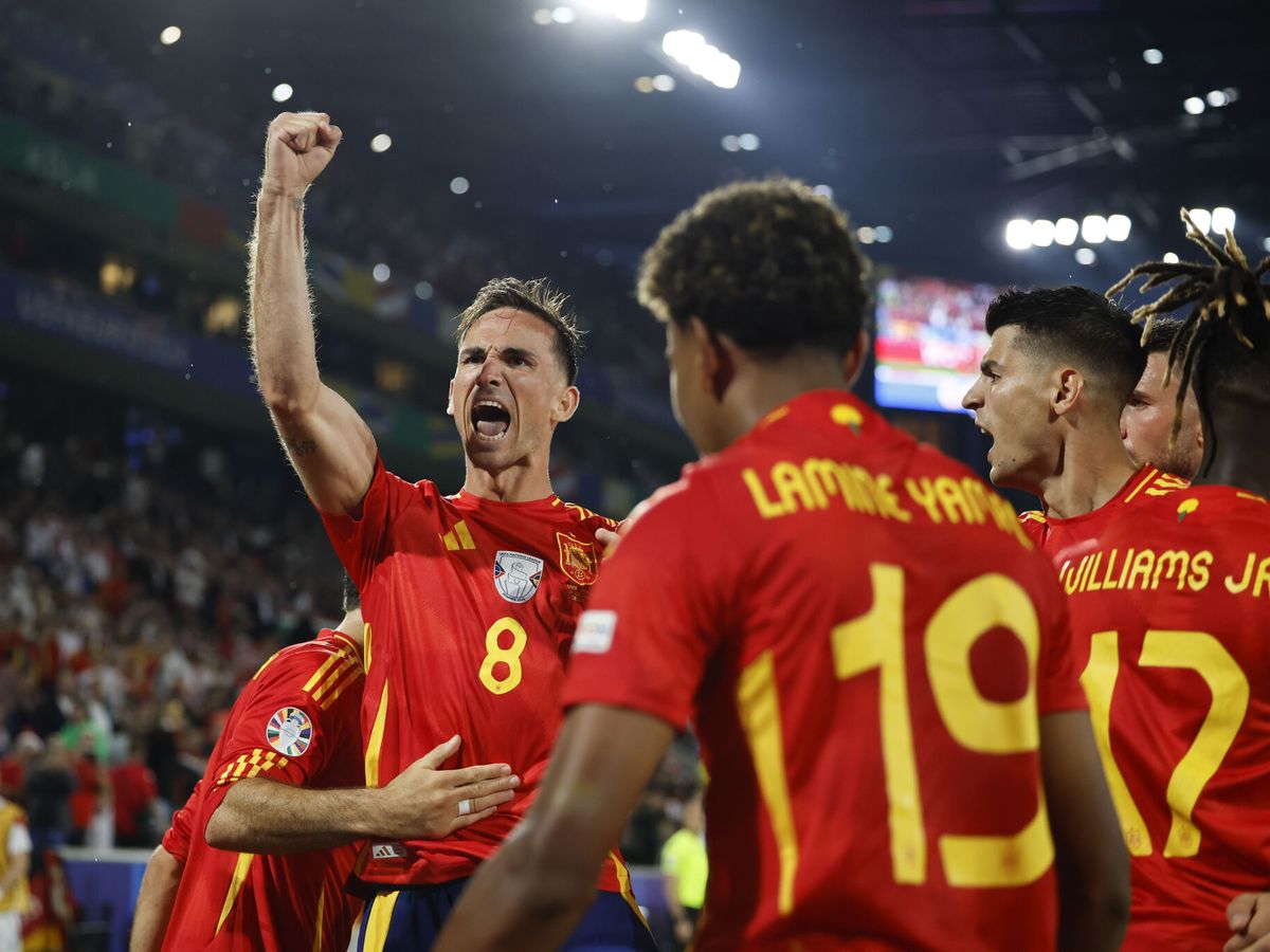 Foto: España celebra uno de los goles a Georgia. (EFE/Alberto Estévez)