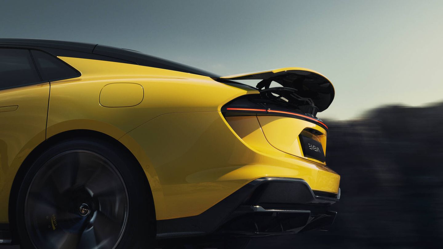 Lotus explica que la aerodinámica activa se basa en tres elementos, tanto delante como detrás.