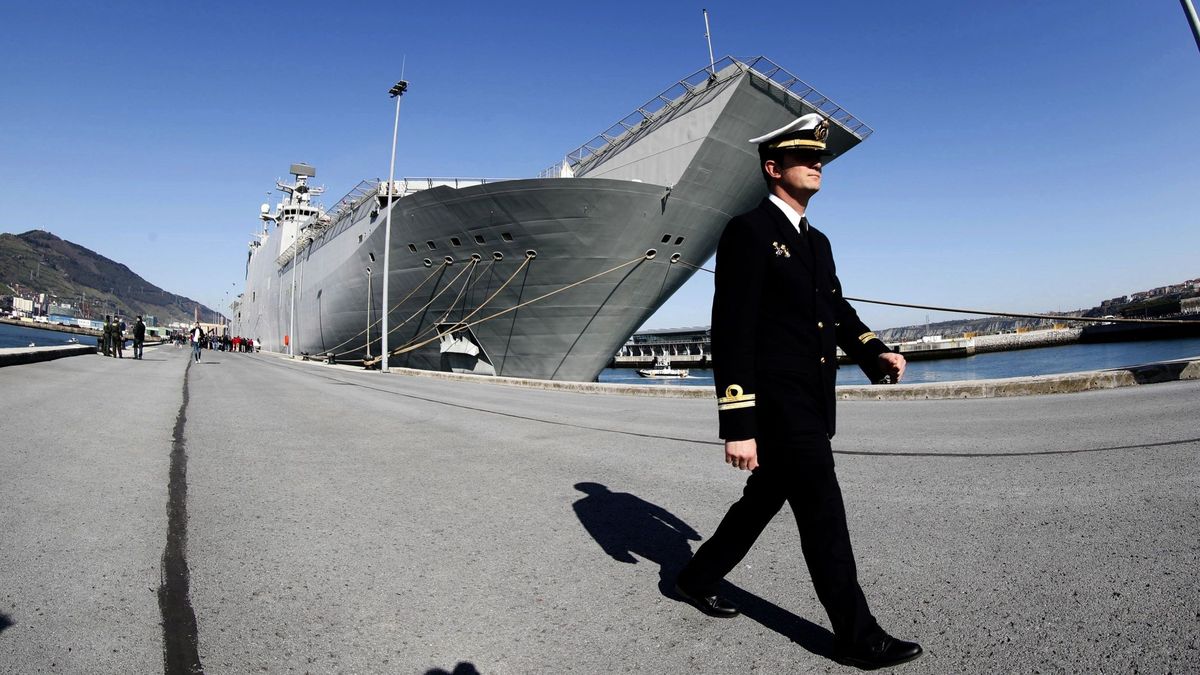 La Armada española promete volver a Getxo tras el éxito del portaaviones Juan Carlos I