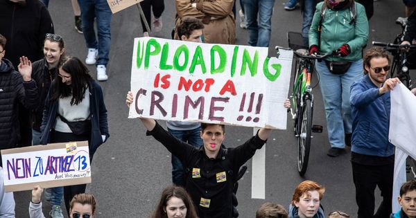 Foto: Protestas el fin de semana pasado en Berlín contra la ley de copyright aprobada hoy. (Reuters)