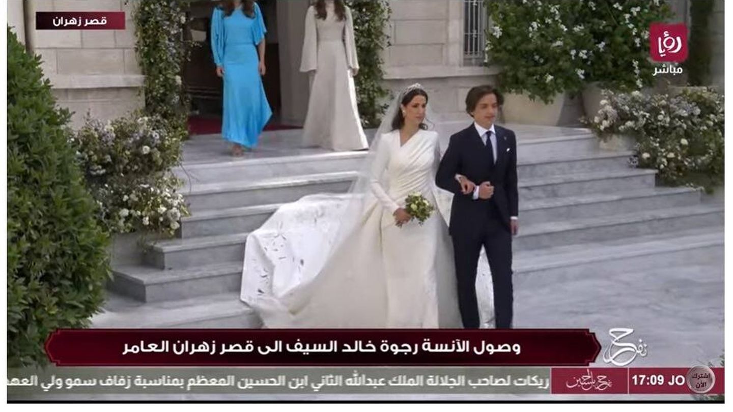 El vestido de novia de Rajwa al Saif. (Captura)