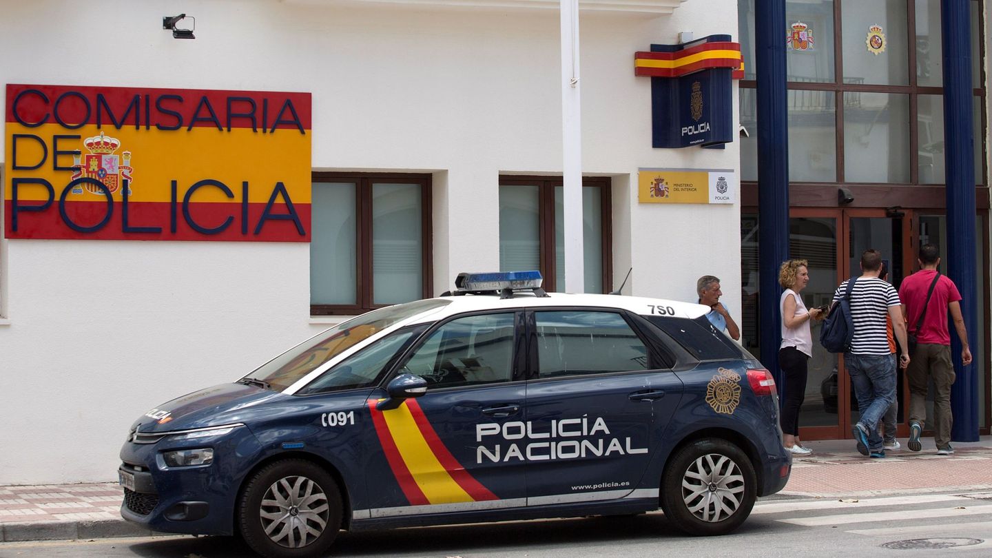 Vista exterior de la comisaría de la Policía Nacional de la localidad malagueña de Estepona. (EFE)