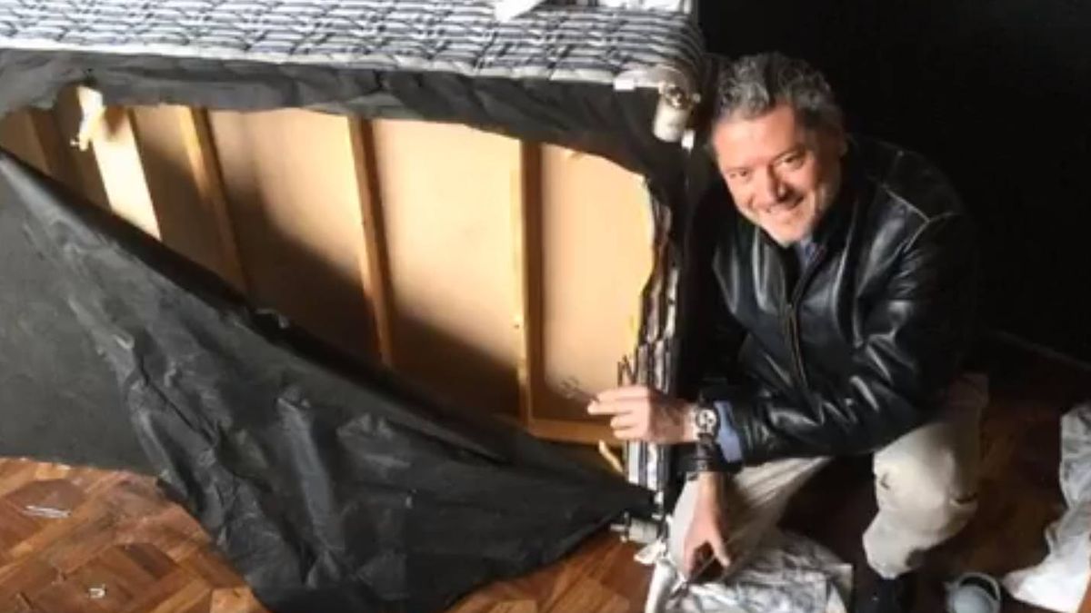 Así salvó la vida un piloto griego tras un ataque terrorista: dentro de una cama