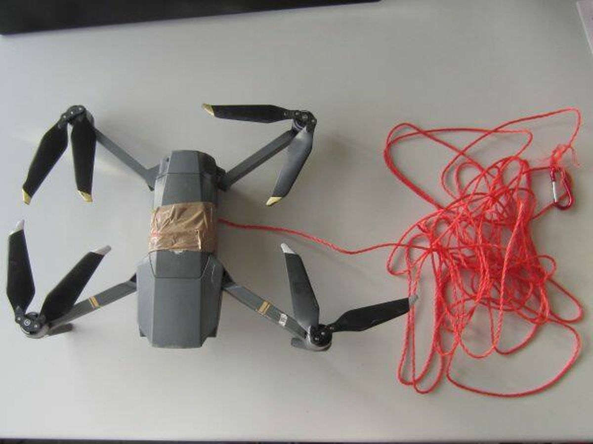 Foto: Imagen de un dron abatido en la cárcel de Ceuta. (Cedida)
