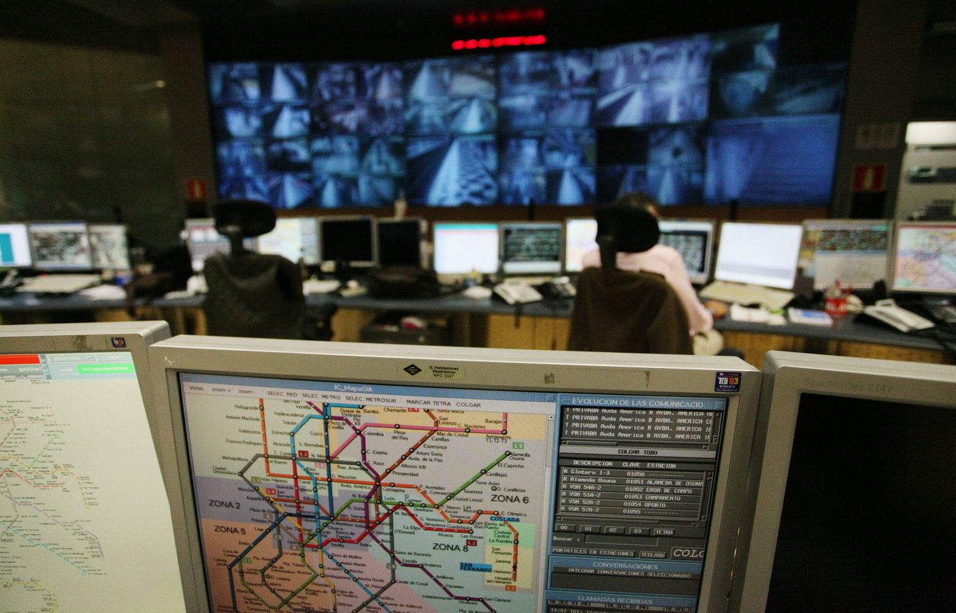 El sistema de cámaras que controla la red de Metro. (Enrique Villarino)