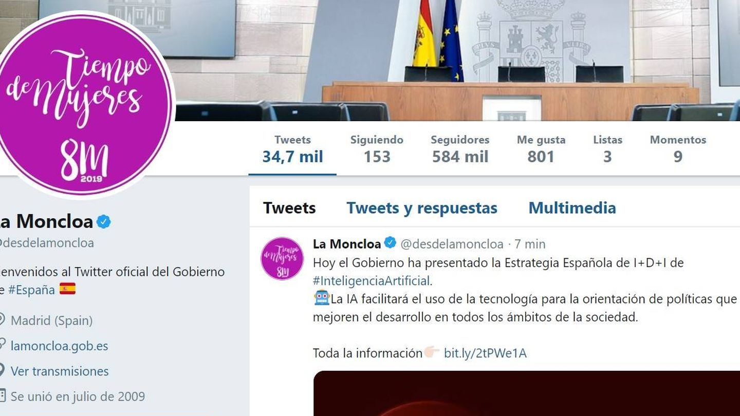 El perfil de la Moncloa, teñido de violeta y con el lema 'Tiempo de mujeres' para celebrar el 8 de marzo. (EC)