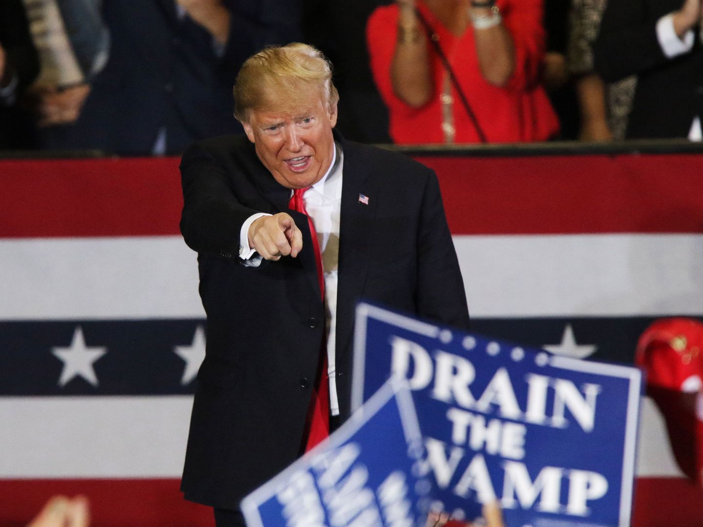 El presidente Trump hace campaña en Pensacola, Florida, el 3 de noviembre de 2018. (Reuters)