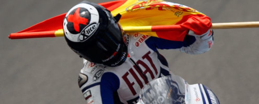 Foto: Lorenzo, líder de MotoGP, gana a Rossi en Le Mans