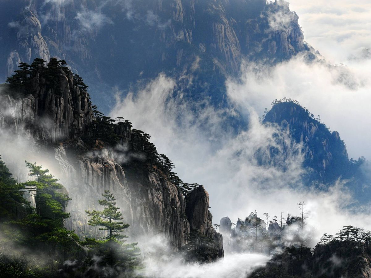 Foto: Montañas kársticas en la región de Guangxi de China, donde se descubrió el sumidero. (Pexels)