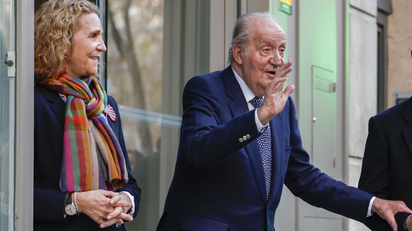 El rey Juan Carlos y la infanta Elena, tras el cumpleaños de ella. (EFE /Javier Lizón) 
