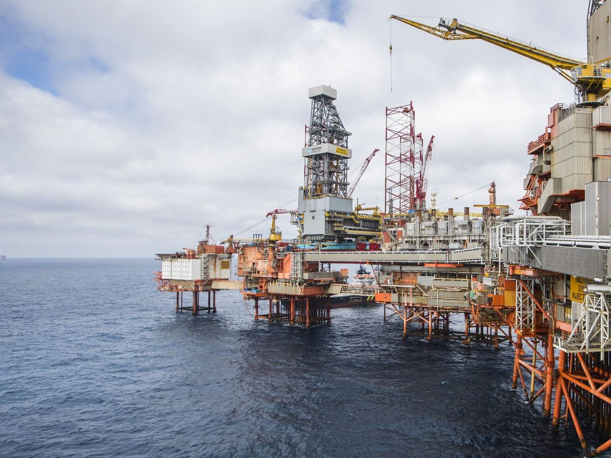 Foto: Plataforma petrolífera de Aker BP en el mar del Norte. (EFE/Hakon Mosvold)