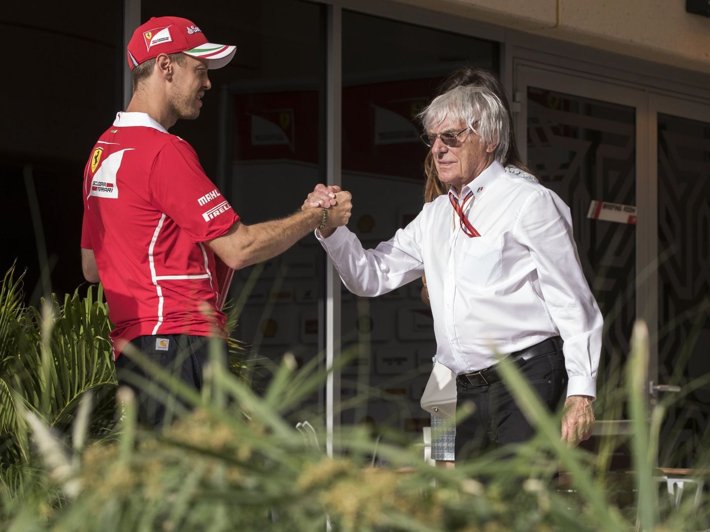 Sebastian Vettel y Bernie Ecclestone siempre han estado muy unidos. (EFE)
