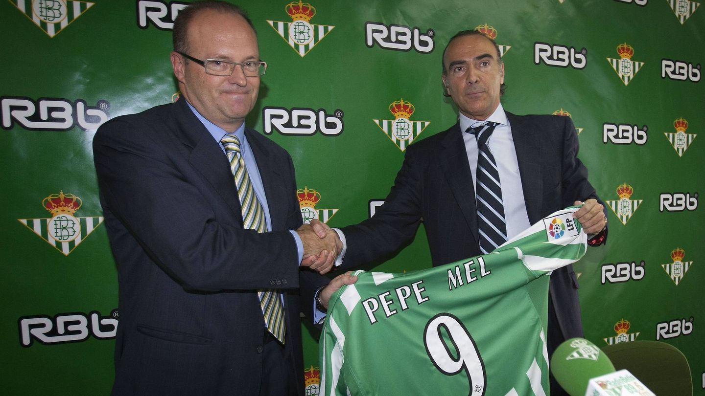 Luis Oliver con Pepe Mel, entrenador del Betis 