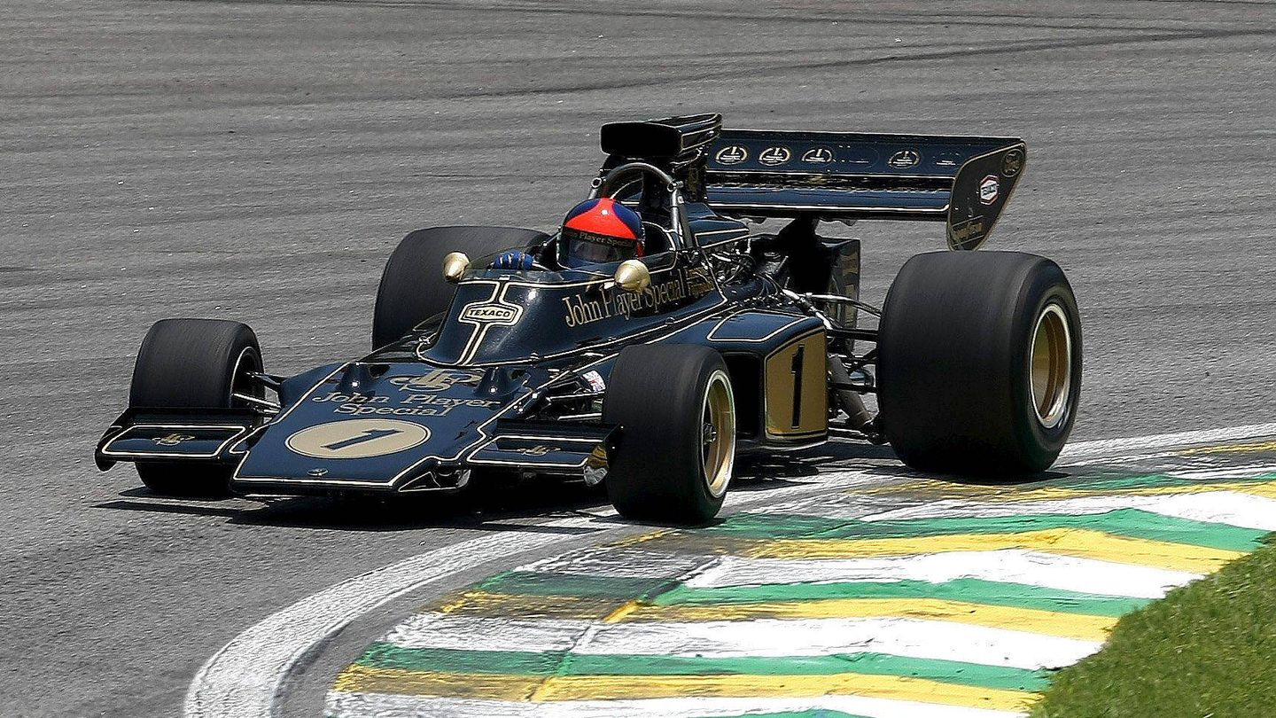 El Lotus 72 fue una de los revoluciones estéticas de la F1. (EFE)
