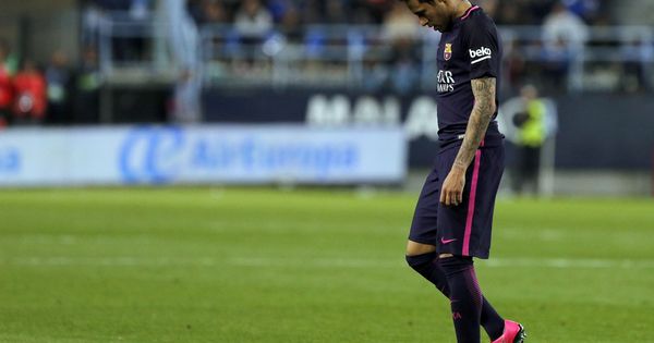 Foto: En la imagen, Neymar tras ser expulsado durante el Málaga-Barcelona. (EFE)