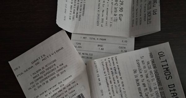 Foto: Diversos tickets de una cadena de hipermercados que usa papel térmico