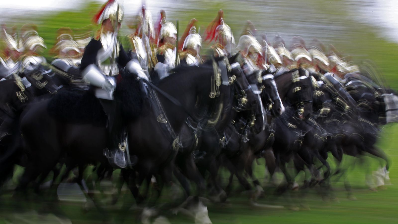 Foto: La caballería de la Guardia Real durante un ensayo para un acto conmemorativo en Hyde Park, Londres (Reuters)