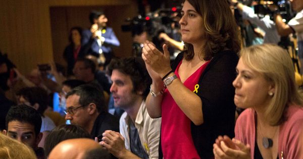 Foto: La coordinadora general del PDeCAT, Marta Pascal (2d), durante la presentación de la iniciativa promovida por el expresidente catalán Puigdemont, Crida Nacional per la República. (EFE)