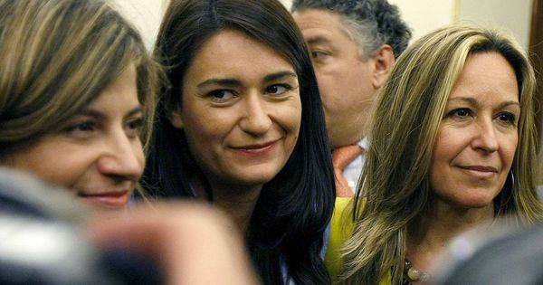 Foto: Aído y Montón, en una imagen de 2009, tras la aprobación de la ley de reforma del aborto. (EFE)