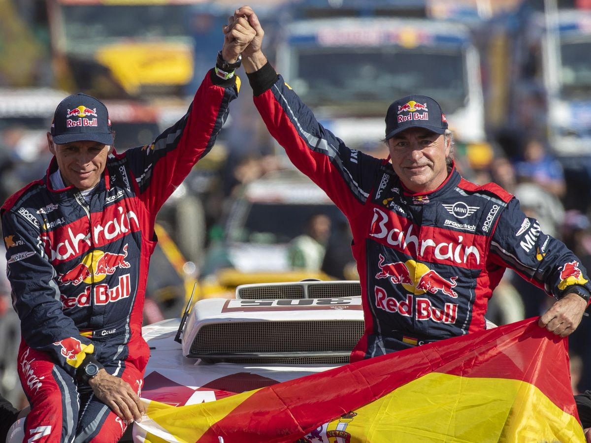 Foto: Lucas Cruz ha ganado con Carlos Sainz los tres dakares del piloto español. (EFE)