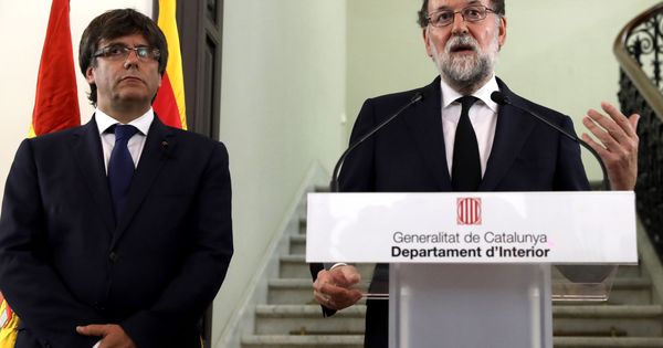 Foto: Puigdemont y Rajoy en la comparecencia pública. (EFE)