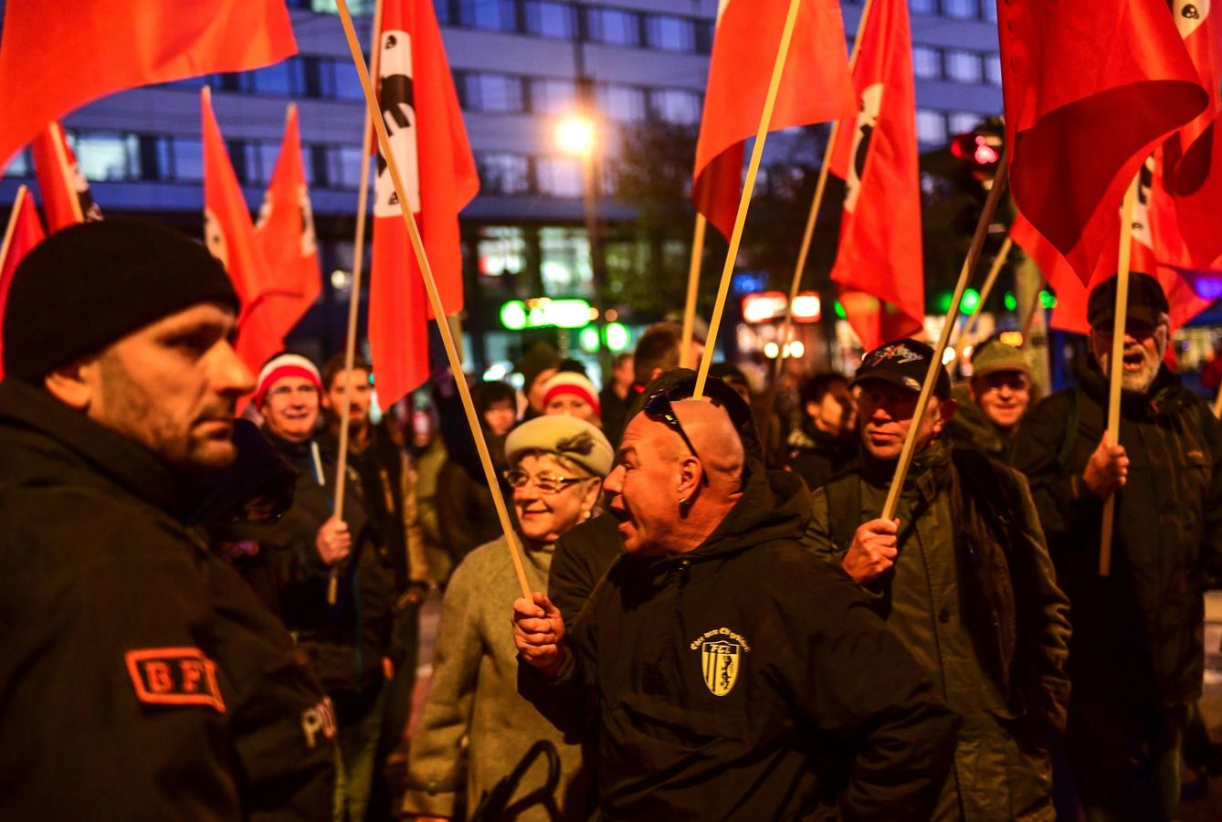 Protesta ultraderechista en la ciudad alemana de Chemnitz. (EFE/Filip Singer)