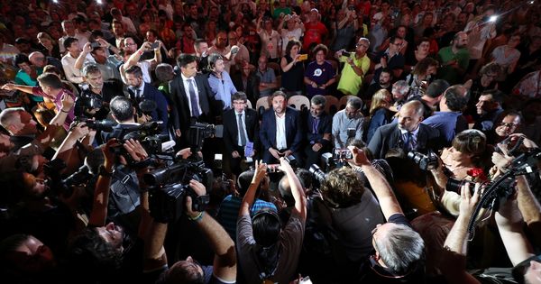 Foto: Carles Puigdemont y Oriol Junqueras a su llegada al acto. (EFE)