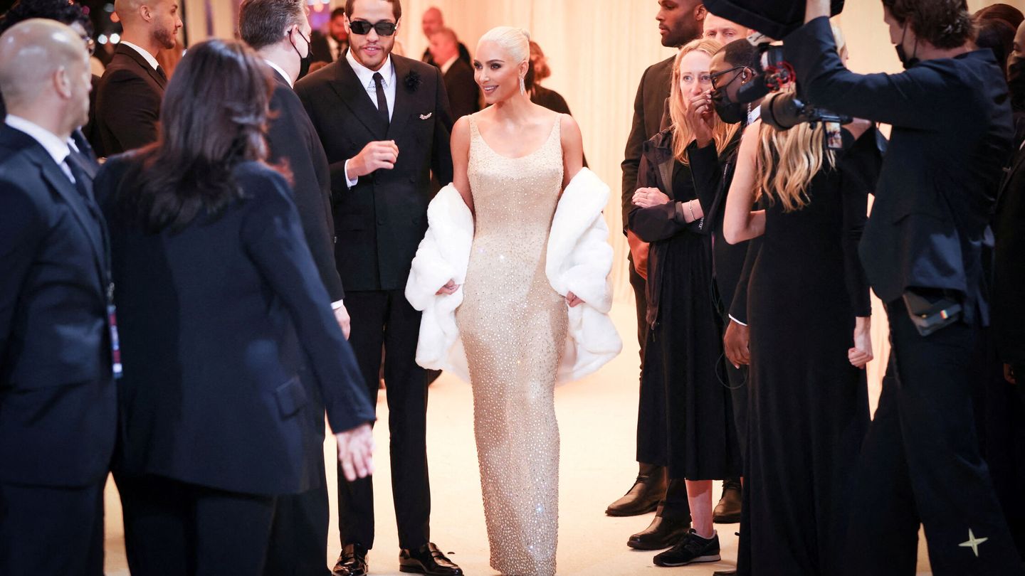 Kim Kardashian con el vestido de Marilyn. (Reuters/Andrew Kelly)