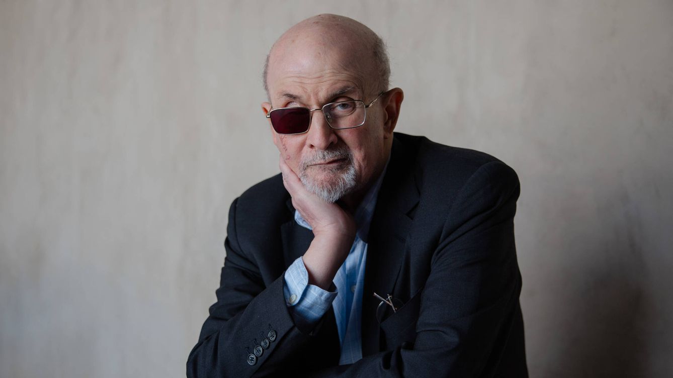Foto: El escritor Salman Rushdie posa para El Confidencial. (D. G.)