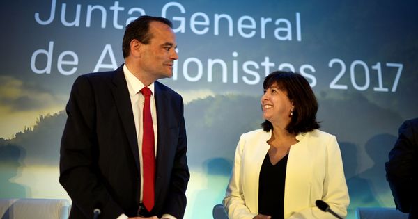 Foto: El CEO de Siemens Gamesa, Markus Tacke, junto a la presidenta de la firma, María García. (Reuters)