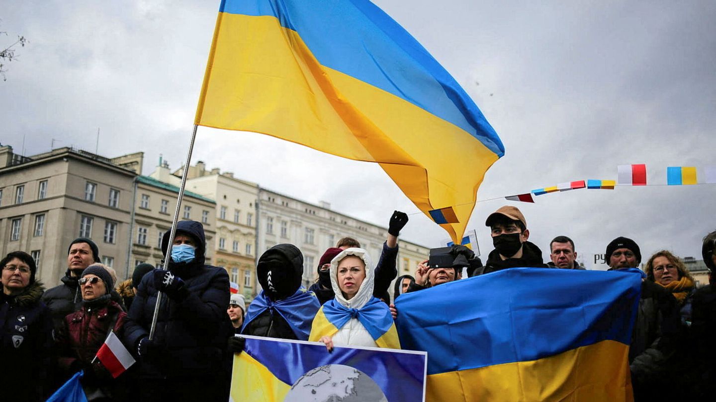 Protesta a favor de Ucrania en Polonia. (Reuters/Adrianna Bochenek)