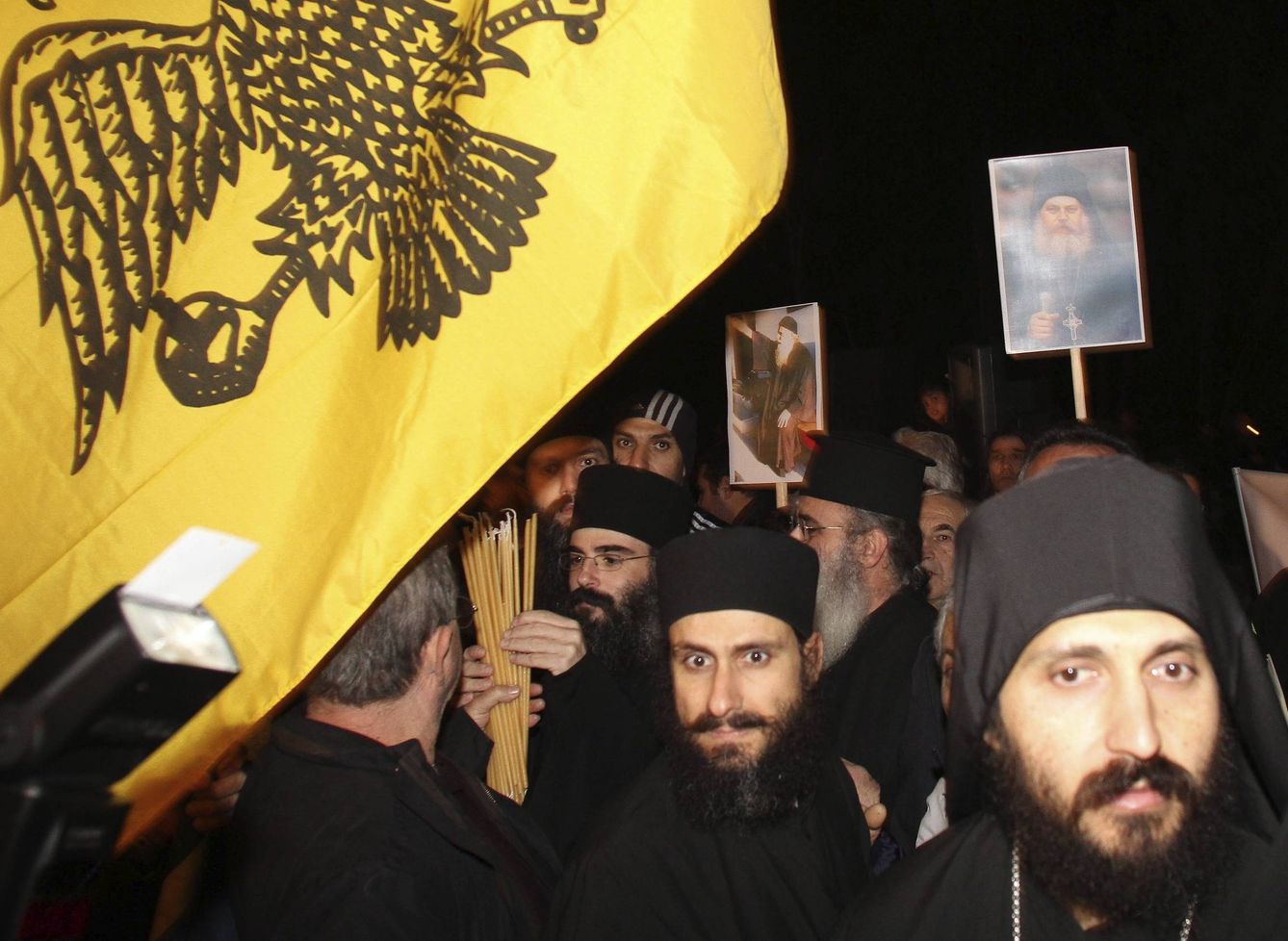 Protestas para exigir la liberación del abad del monasterio de Vatopedi (Efe).