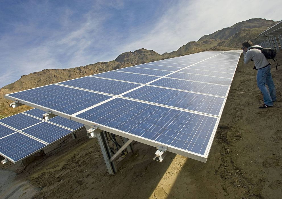 Foto: Planta solar fotovoltaica de 10 mw en Rioja (Almería). (EFE)