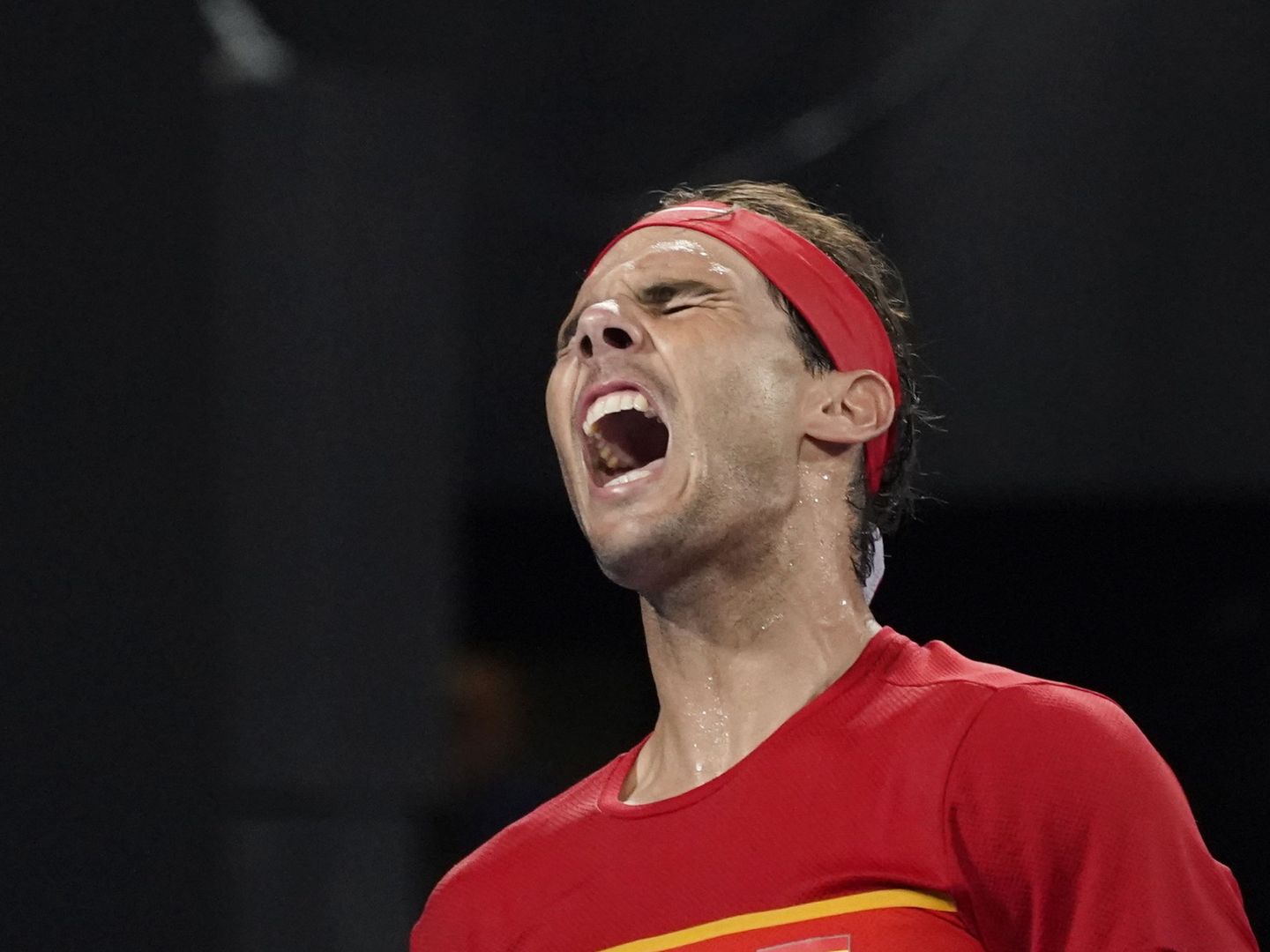 Rafa Nadal lamenta haber desperdiciado una de las bolas de 'break' que tuvo contra Djokovic. (EFE)
