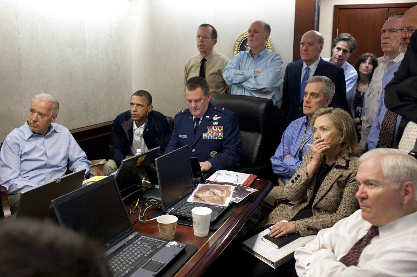 Obama y el vicepresidente Biden siguen la operación contra Bin Laden junto a otros miembros de la Administración (Reuters).