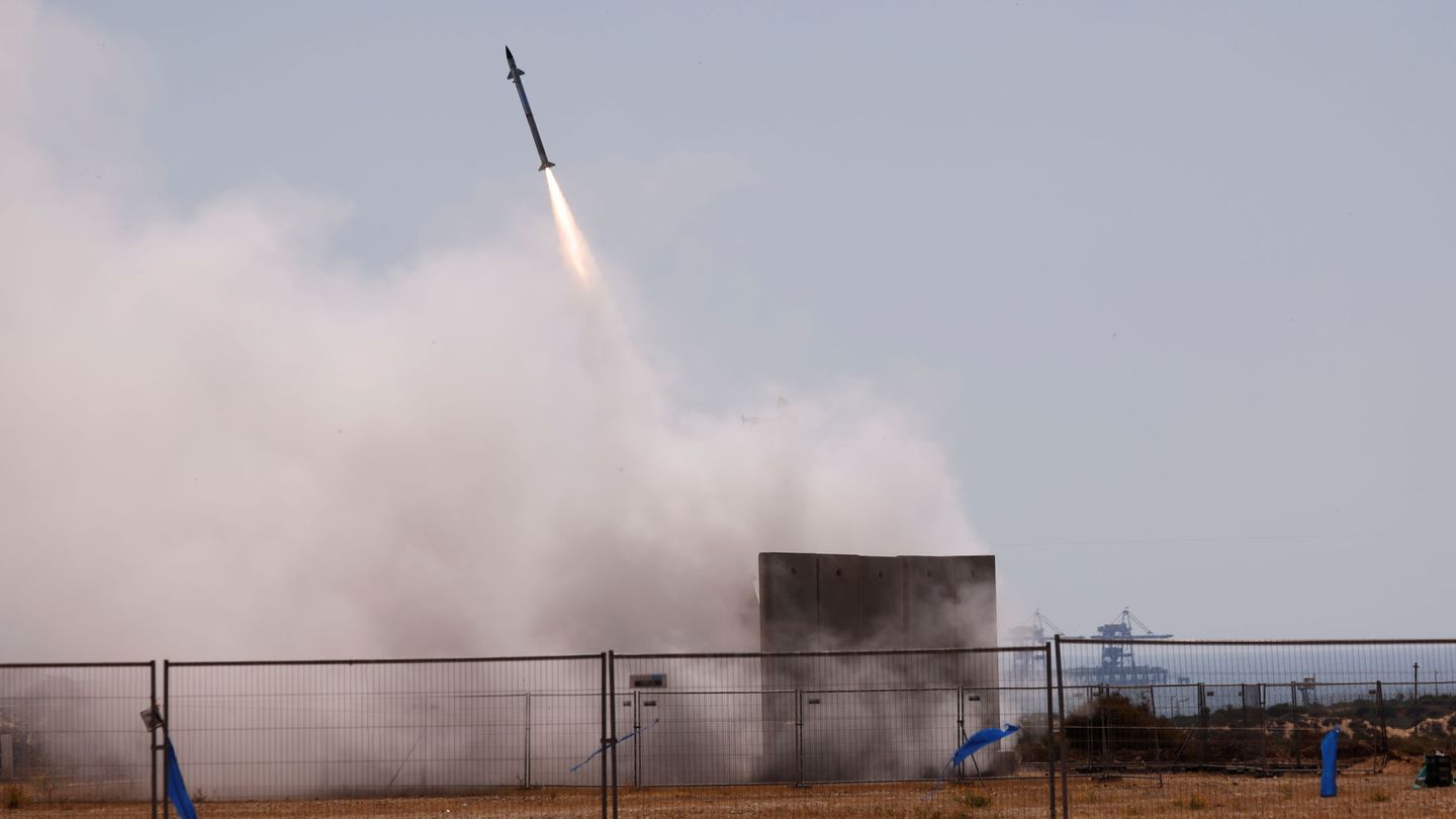 El Iron Dome israelí, lanzando un cohete defensivo el pasado 12 de mayo. (Reuters)