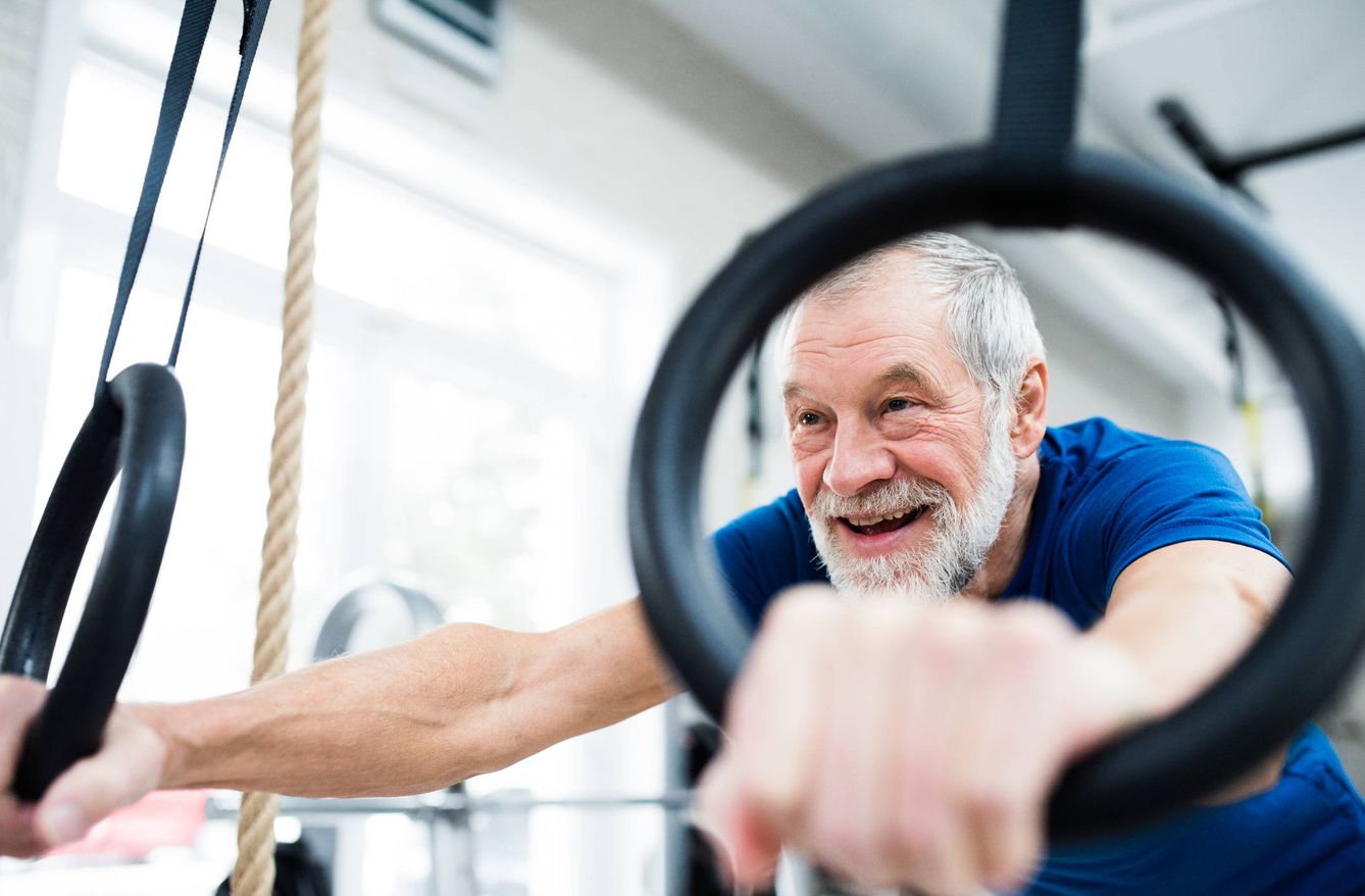 Muchas personas de la tercera edad incurren en el error de dejar de hacer ejercicio. (iStock)
