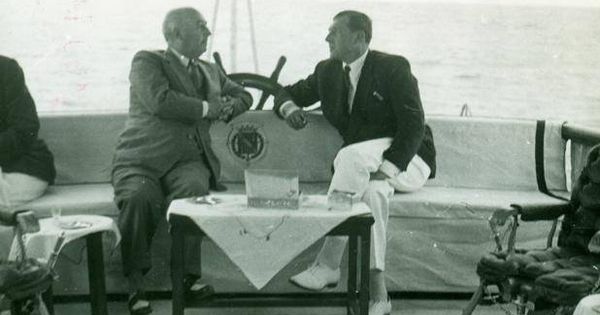 Foto: Francisco Franco y don Juan de Borbón 
