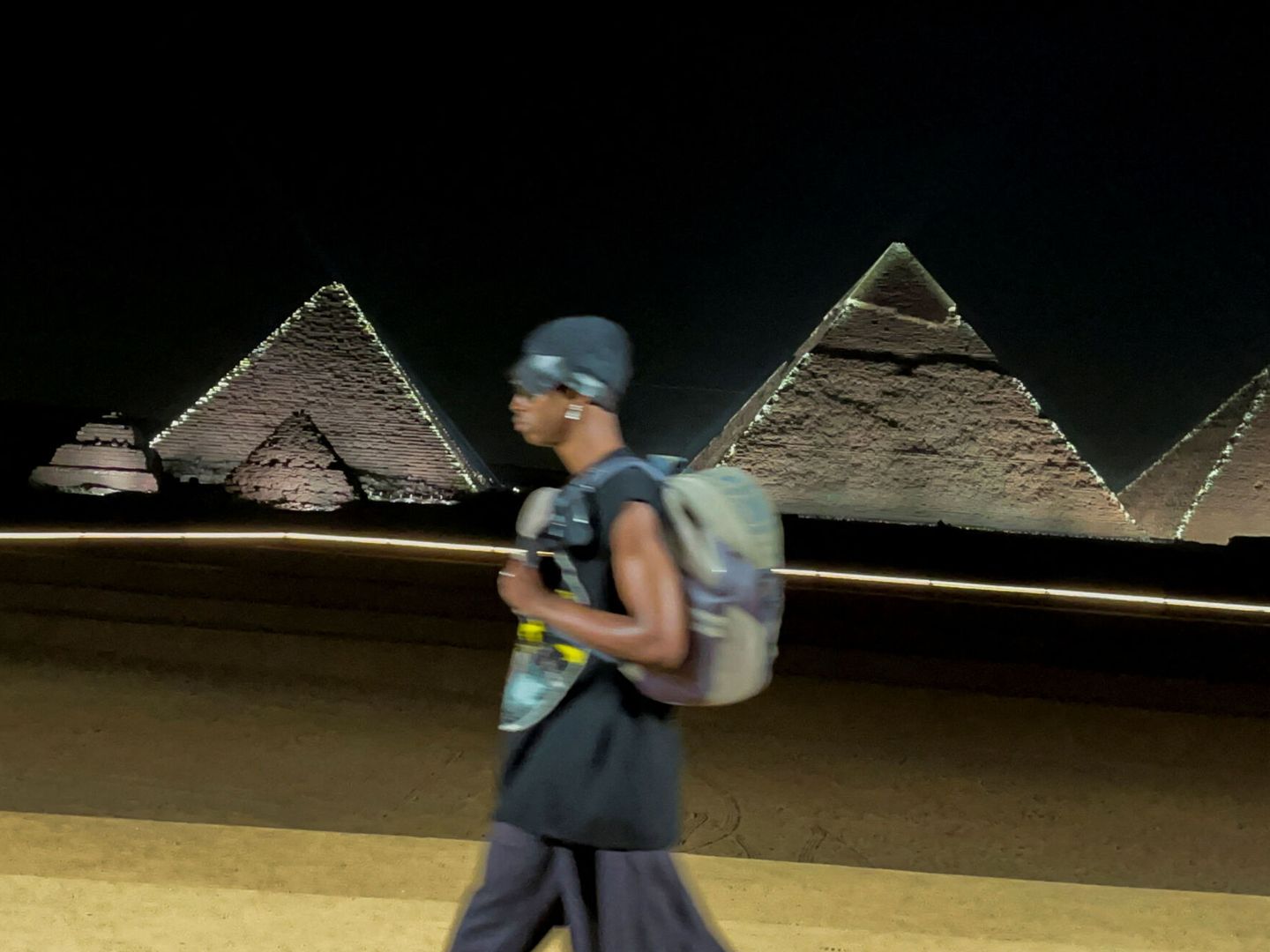 La presentación de Dior junto a las pirámides. (Reuters/Dina Sakr)