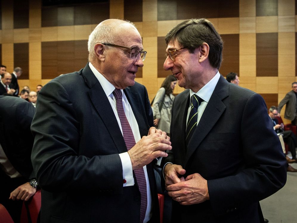 Foto: El presidente de Bankia, José Ignacio Goirigolzarri (d), y el presidente del Banco Sabadell, Josep Oliu. (EFE)